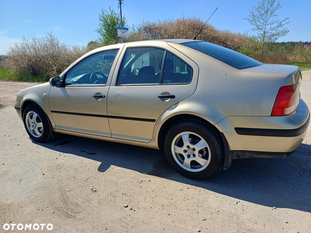 Volkswagen Bora 1.6 Trendline - 4
