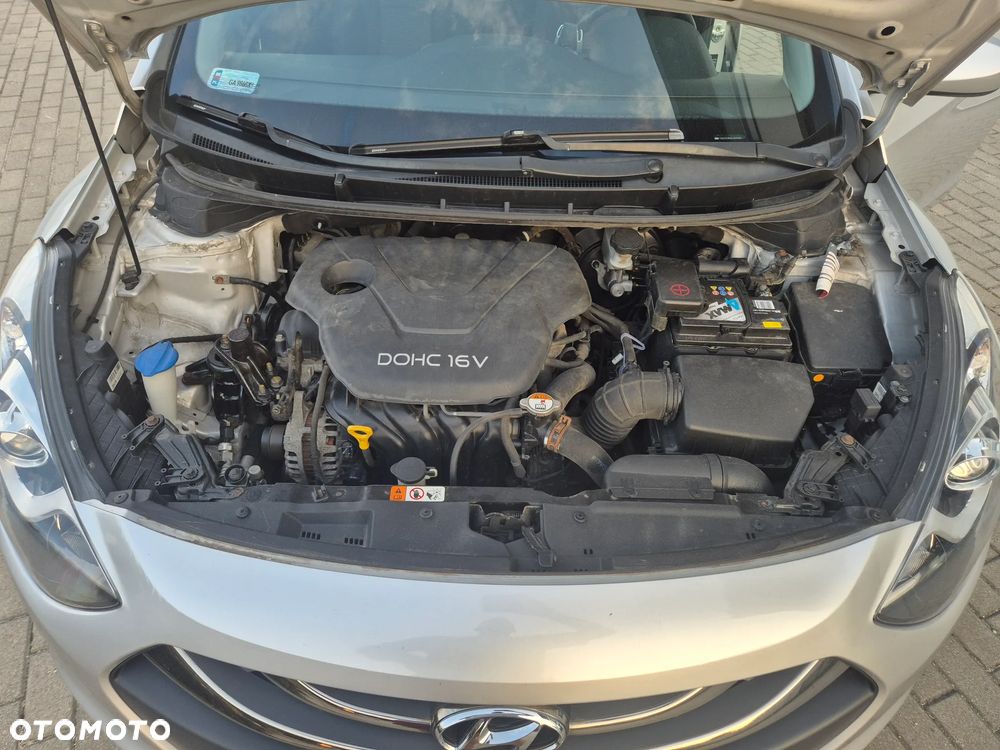Hyundai i30 1.6 Comfort - 14