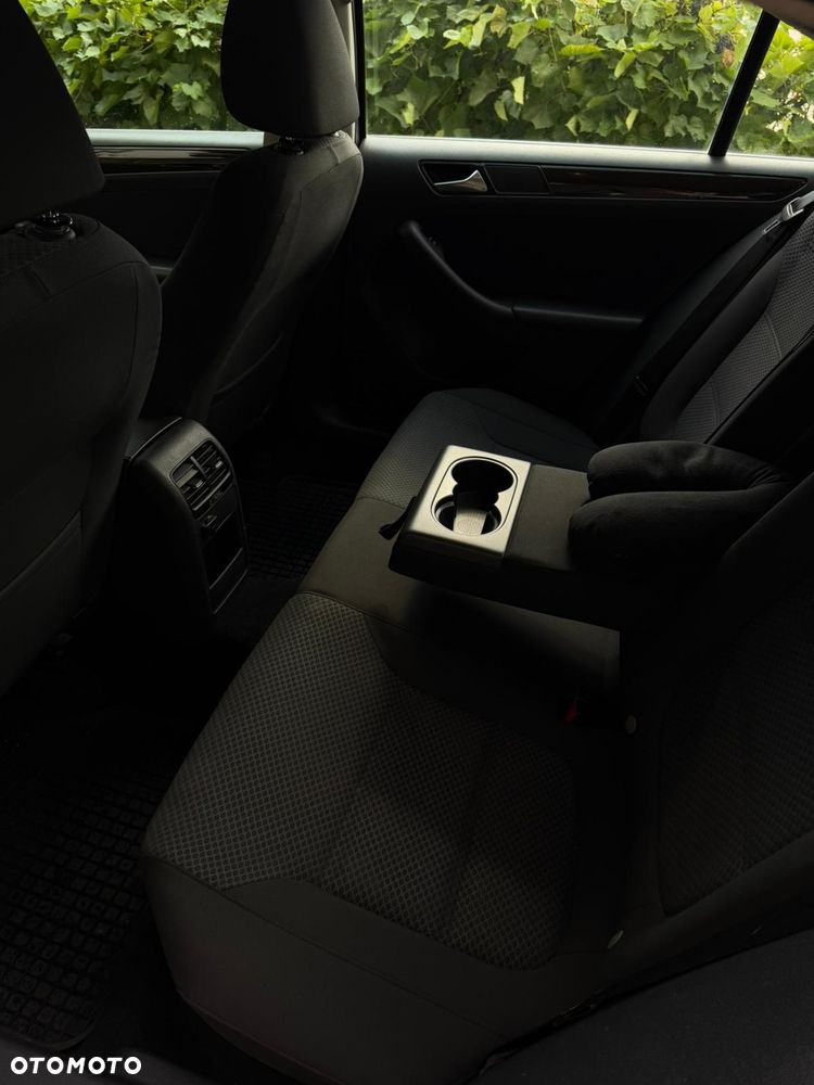 Volkswagen Jetta - 6