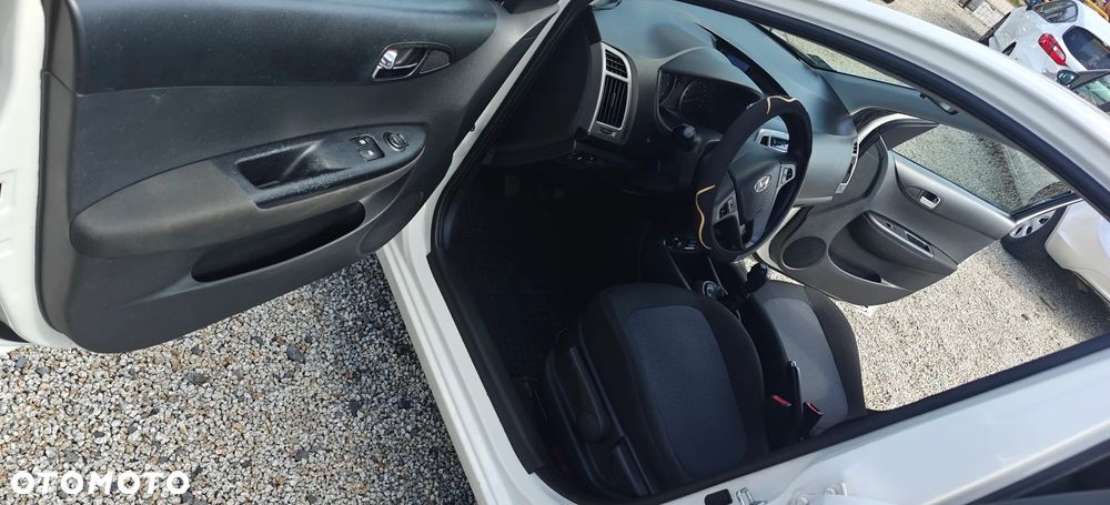 Hyundai i20 1.1 CRDi Classic + - 11