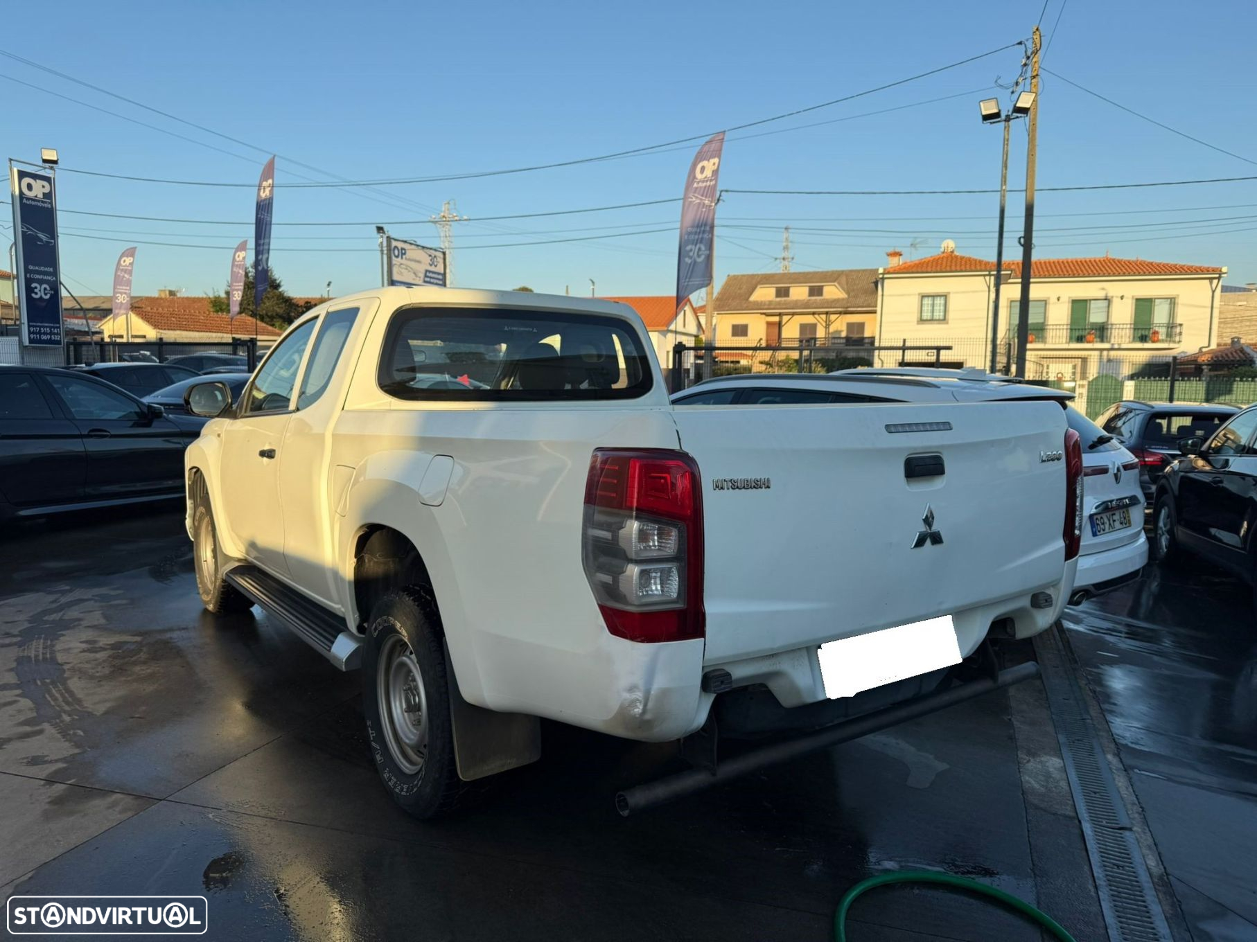 Mitsubishi L200 2.3 DI-D Club Invite Strakar Look 4WD - 2