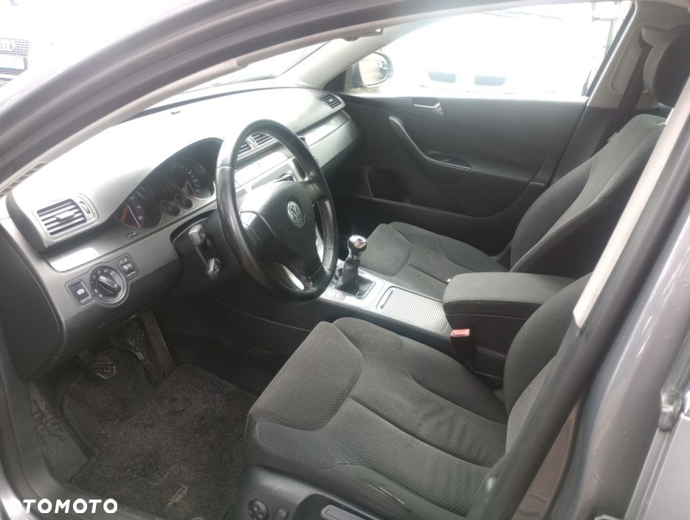 Volkswagen Passat - 4