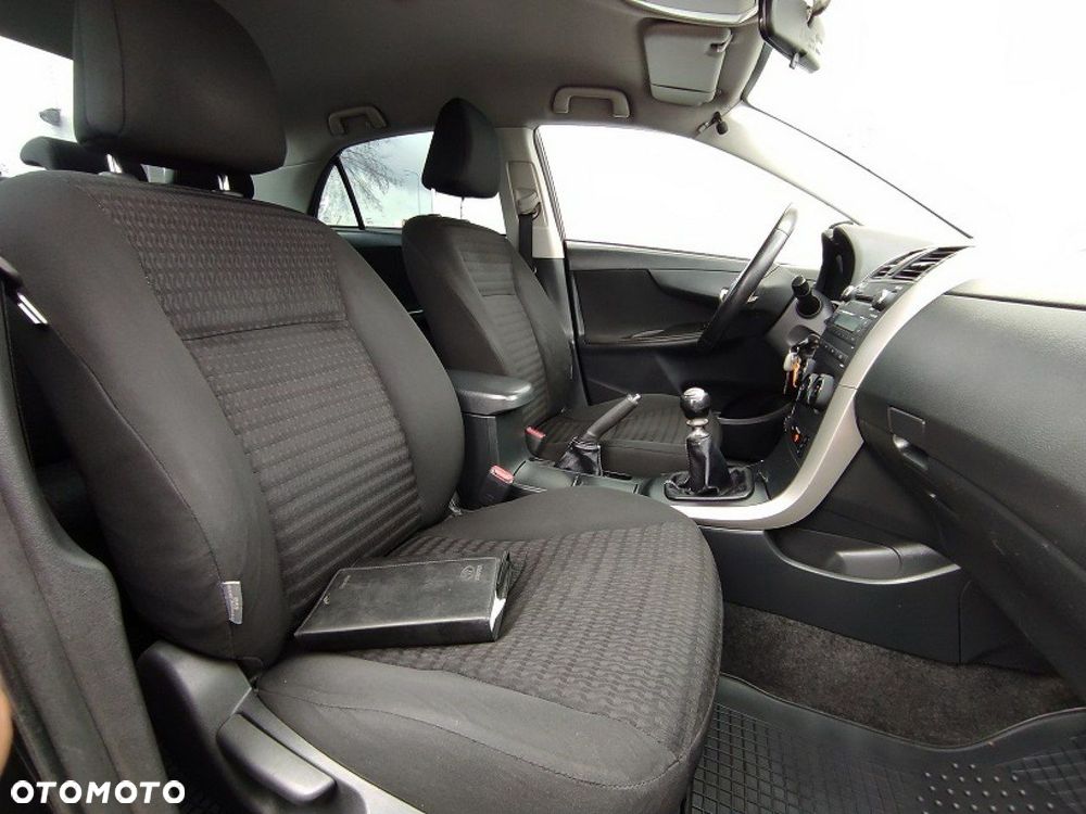 Toyota Corolla - 12