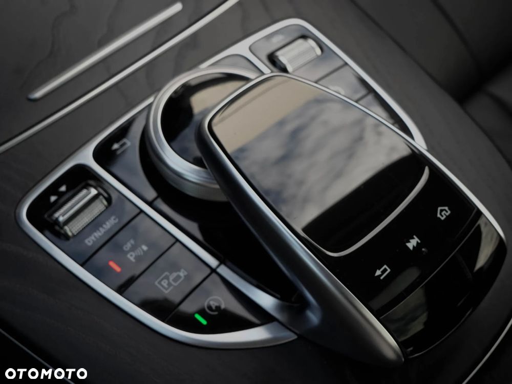 Mercedes-Benz Klasa E 220 d 4-Matic Avantgarde - 28