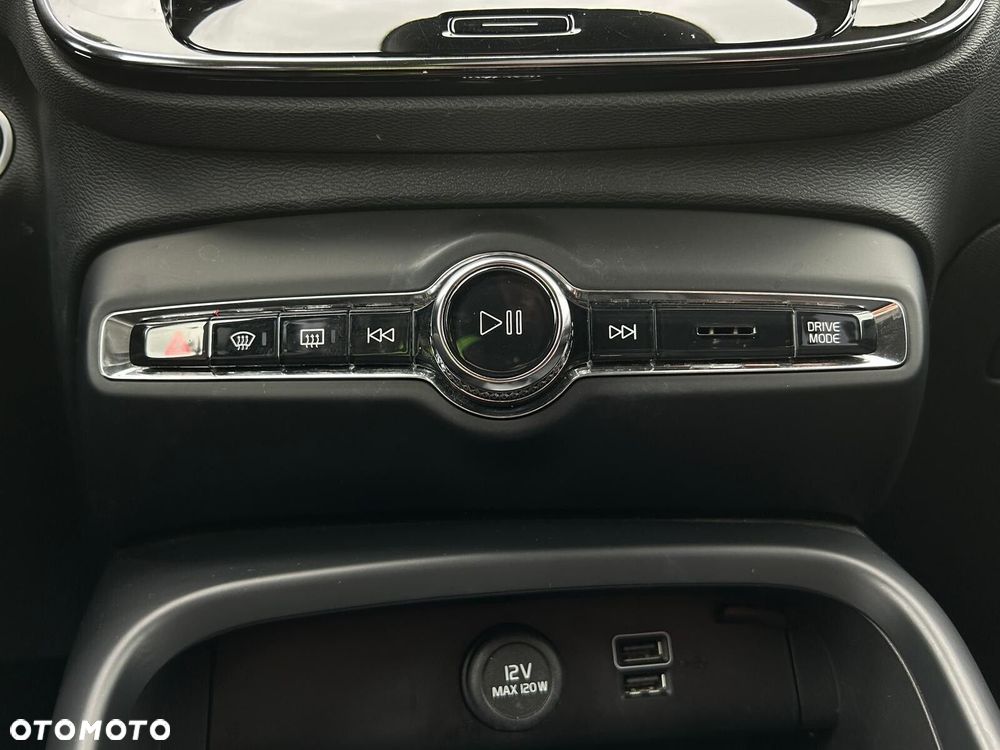 Volvo XC 40 T3 Momentum - 26