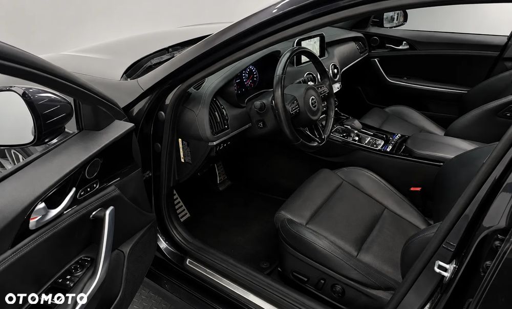 Kia Stinger - 9