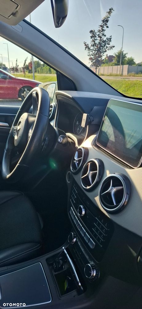 Mercedes-Benz Klasa B 180 7G-DCT Urban - 12