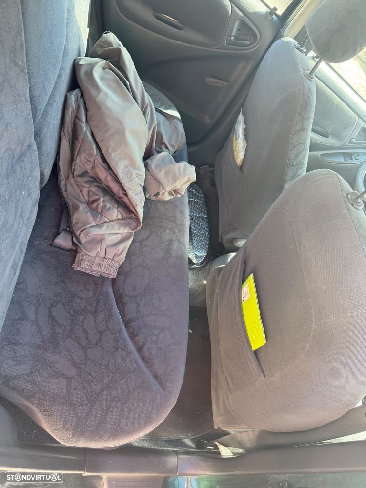 Toyota Yaris 1.0 Base - 6