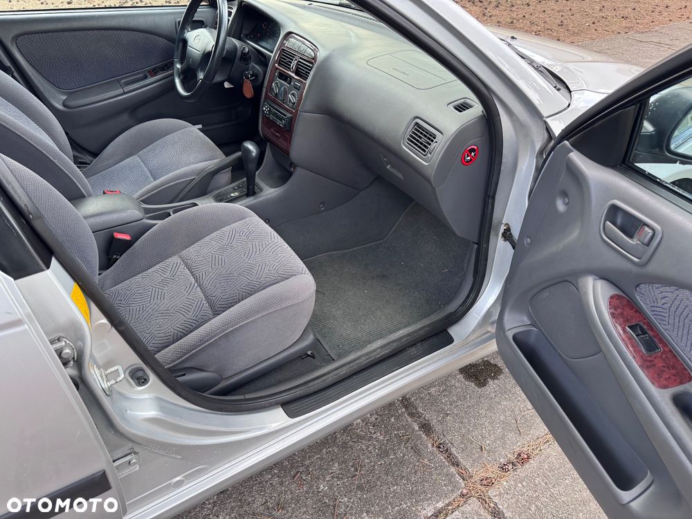 Toyota Avensis - 17