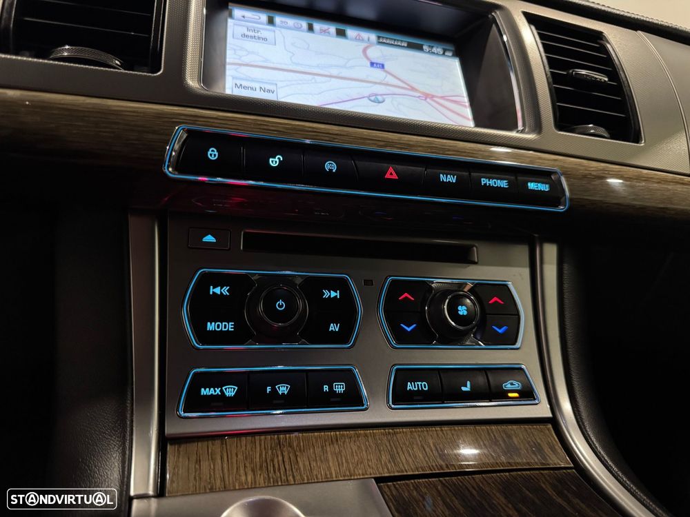 Jaguar XF Sportbrake 2.2 D Premium Luxury - 35