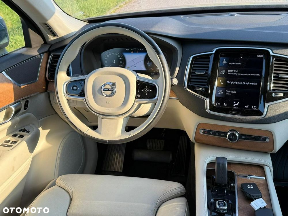 Volvo XC 90 B5 D AWD Geartronic Momentum Pro - 29