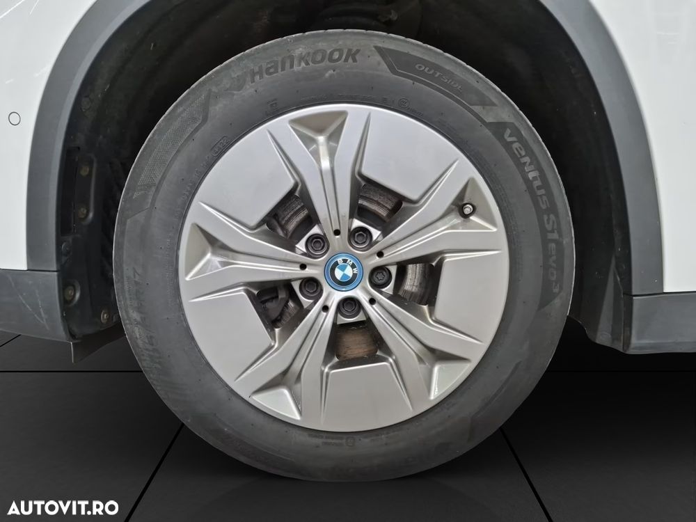BMW iX1 xDrive30 - 11