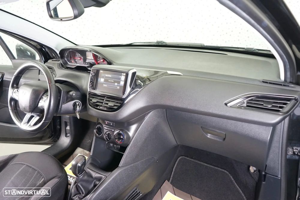 Peugeot 208 1.2 PureTech Style - 16