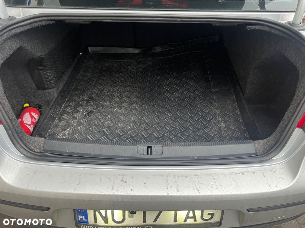 Volkswagen Passat 1.9 TDI DPF Trendline - 8