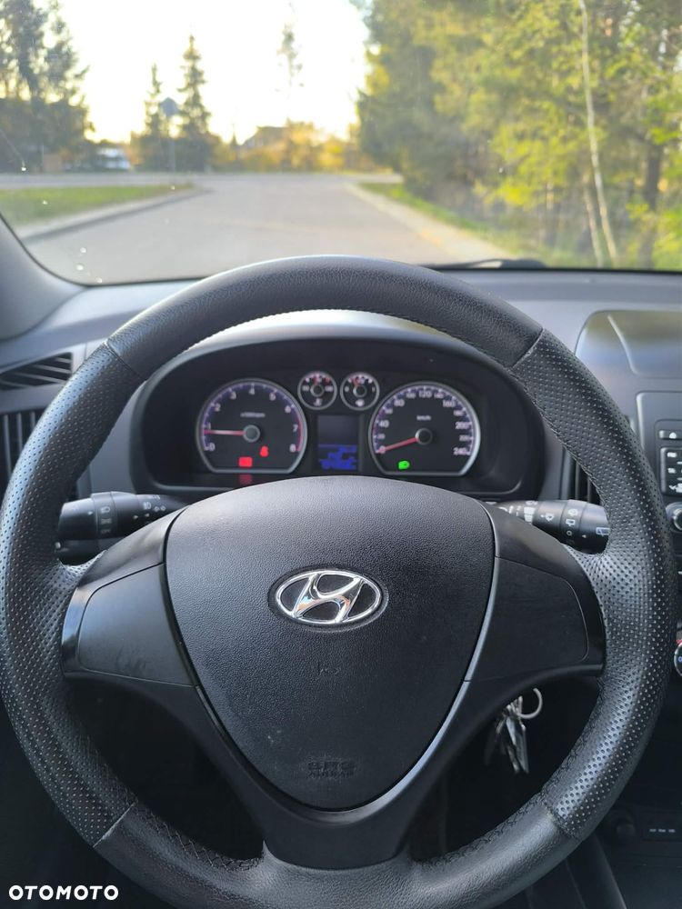Hyundai i30 1.4 Comfort EU5 - 6