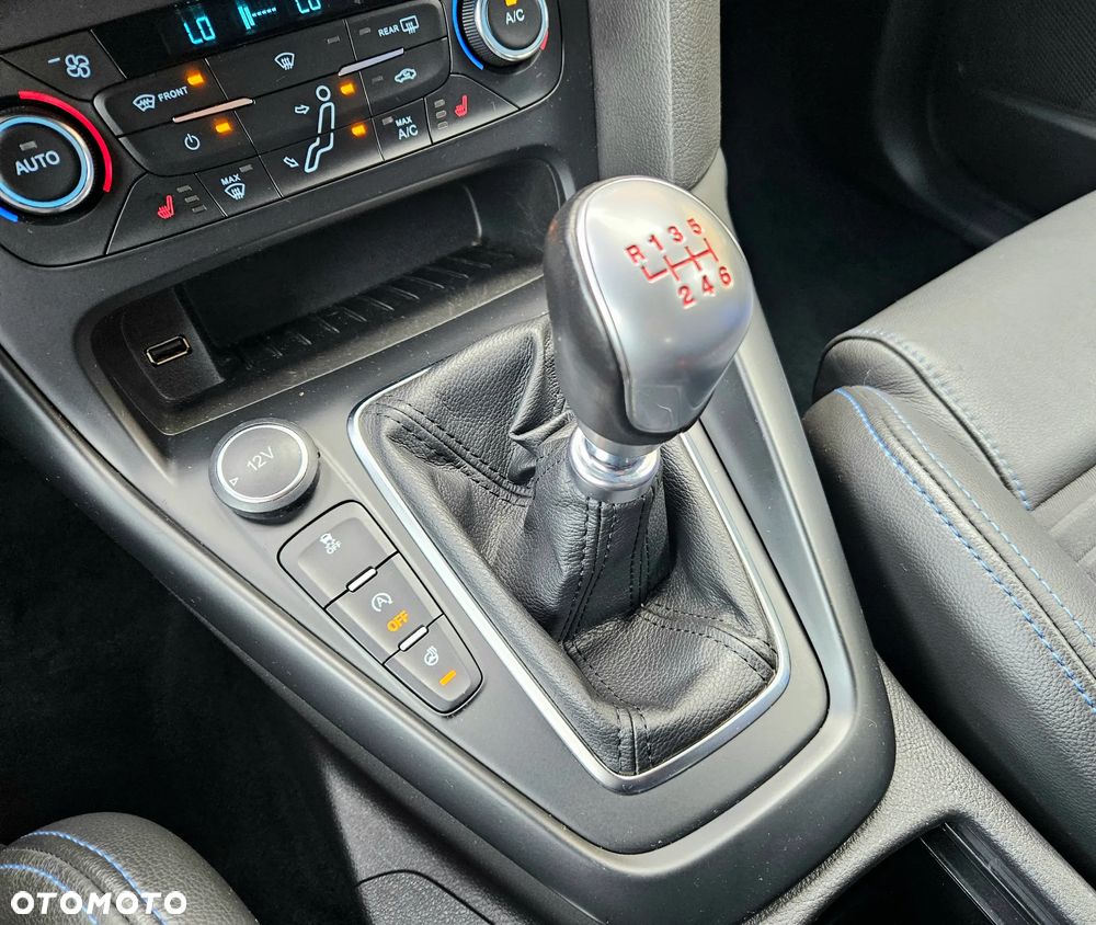 Ford Focus Turnier 2.0 EcoBoost ST mit Leder-Exclusiv-Paket - 28