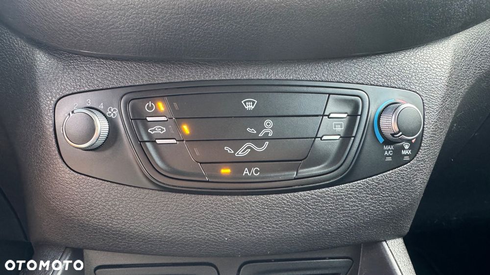 Ford Transit Courier - 16