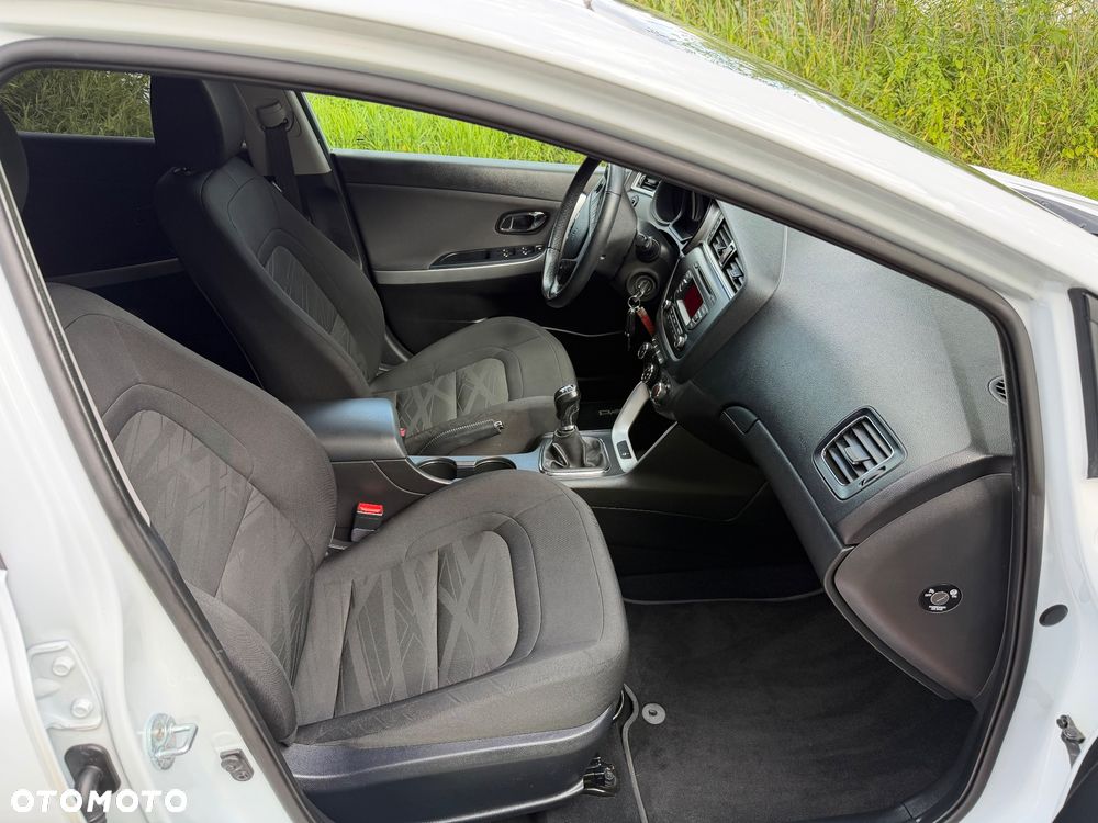 Kia Ceed 1.4 CVVT Dream Team Edition - 11