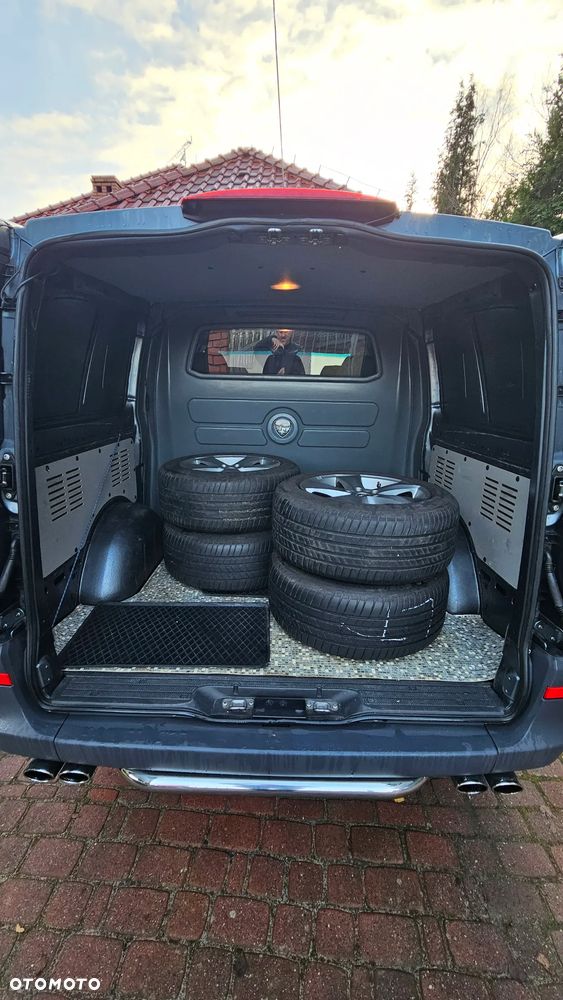 Mercedes-Benz Vito Univan 639.605 - 28