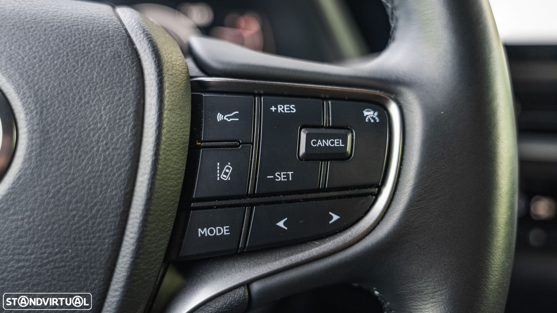Lexus UX 250h Sport (Ecrã 12.3) - 28