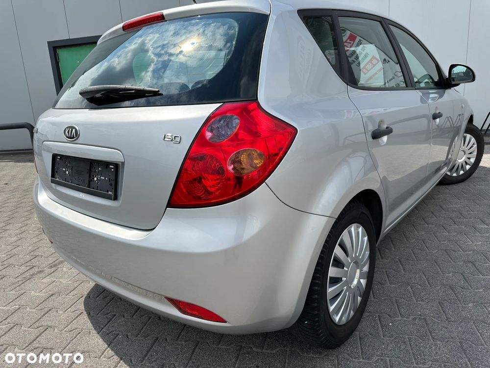 Kia Ceed - 8