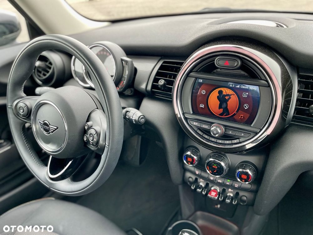 MINI Cooper Standard - 5