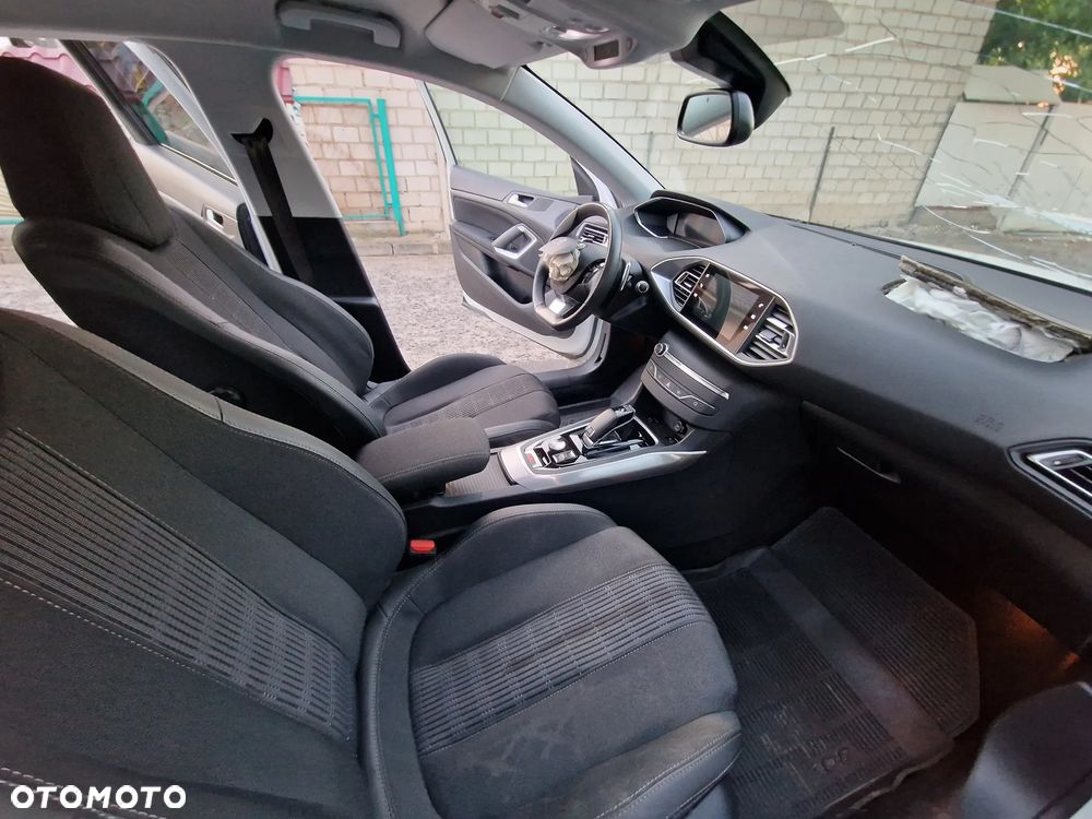 Peugeot 308 PureTech 130 GPF EAT8 Stop & Start Allure Pack - 15