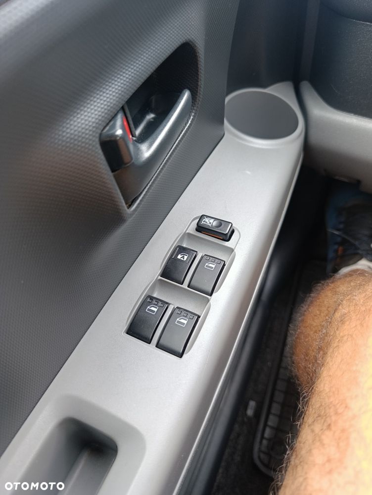 Subaru Justy - 4