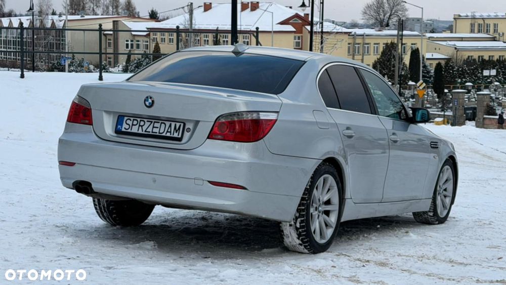 BMW Seria 5 523i - 23