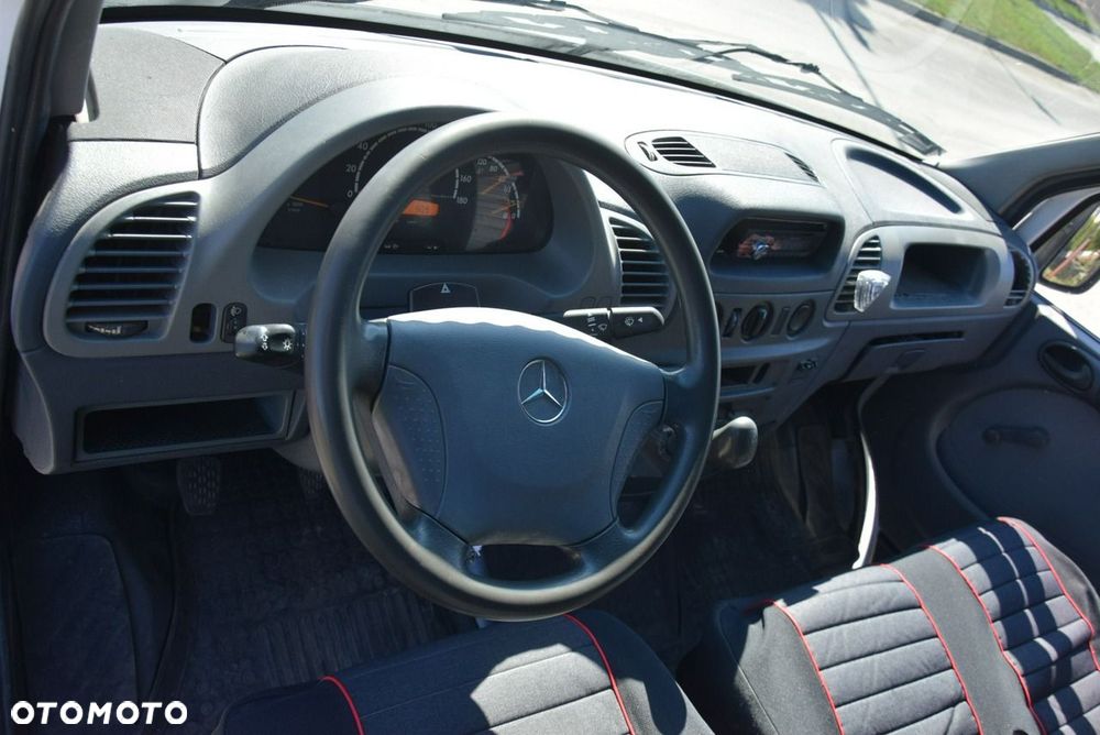 Mercedes-Benz Sprinter - 33