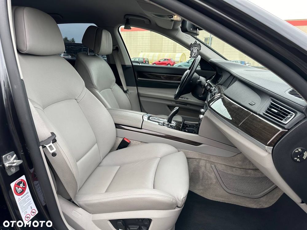 BMW Seria 7 740d xDrive - 34