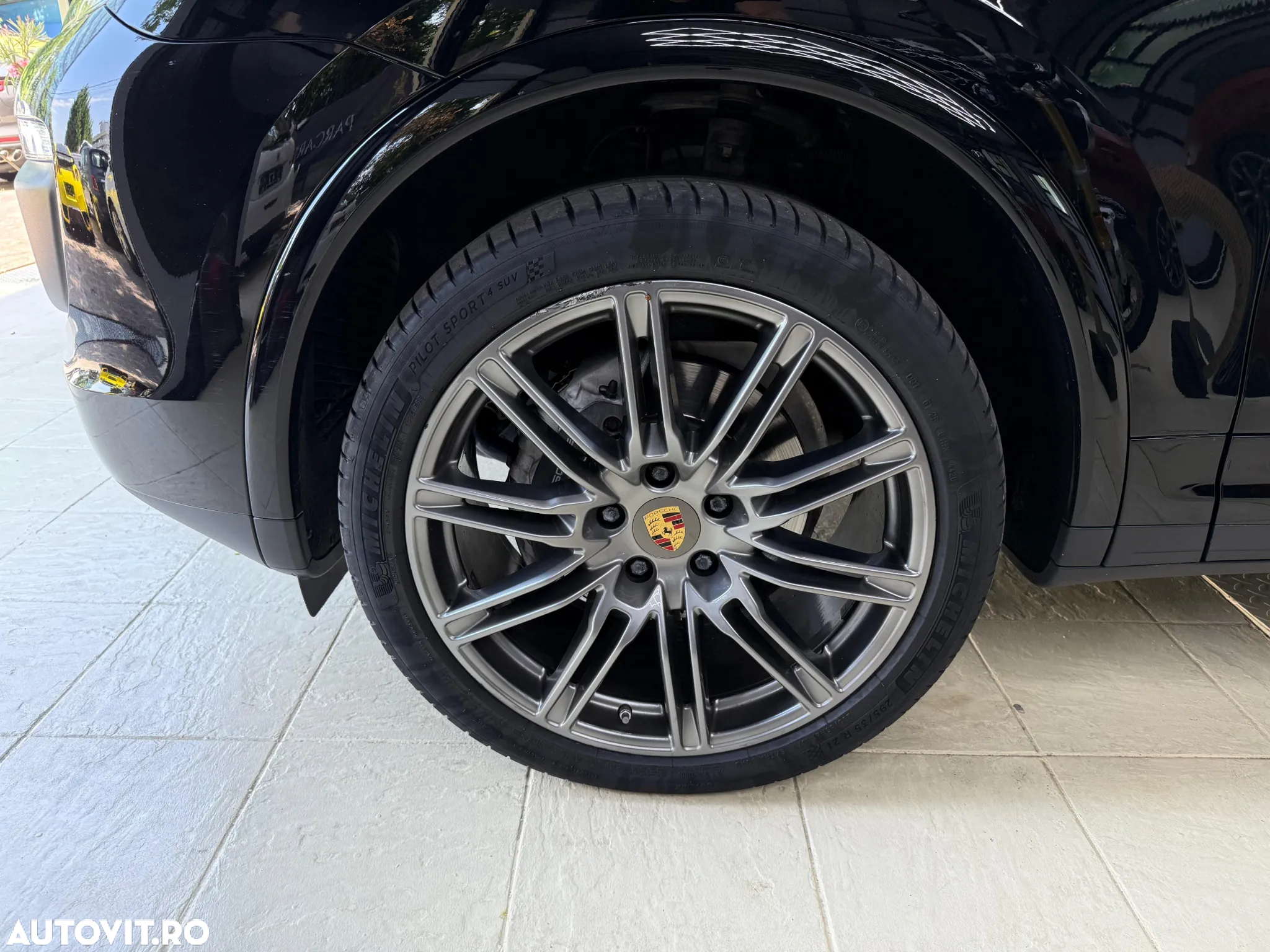 Porsche Cayenne 3.0 L - 7