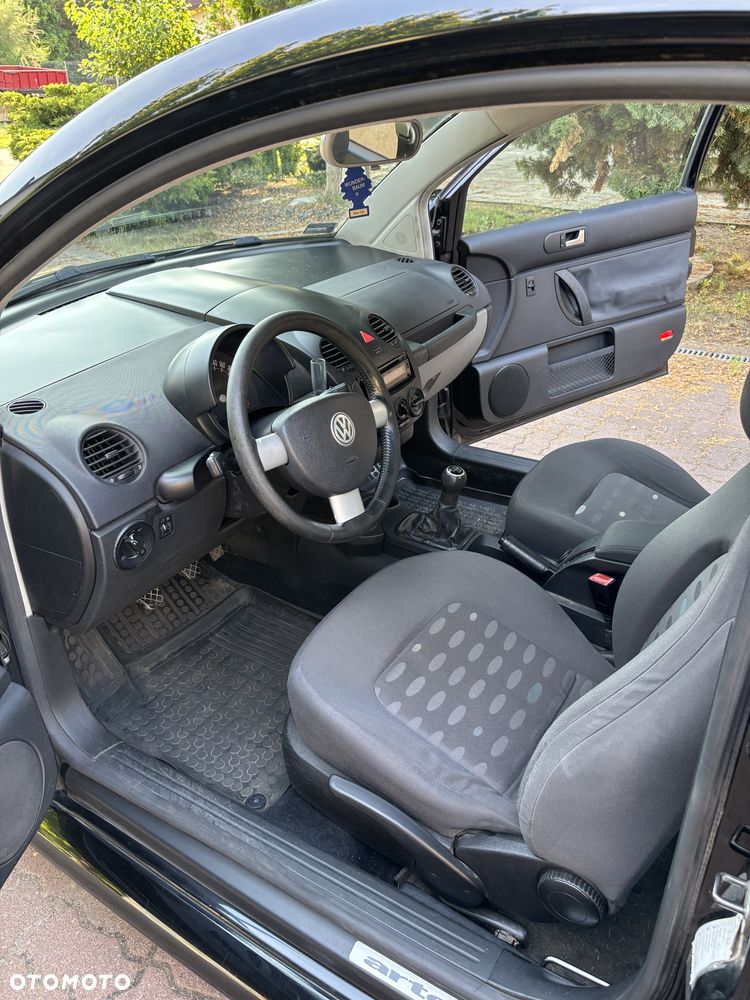 Volkswagen New Beetle - 24