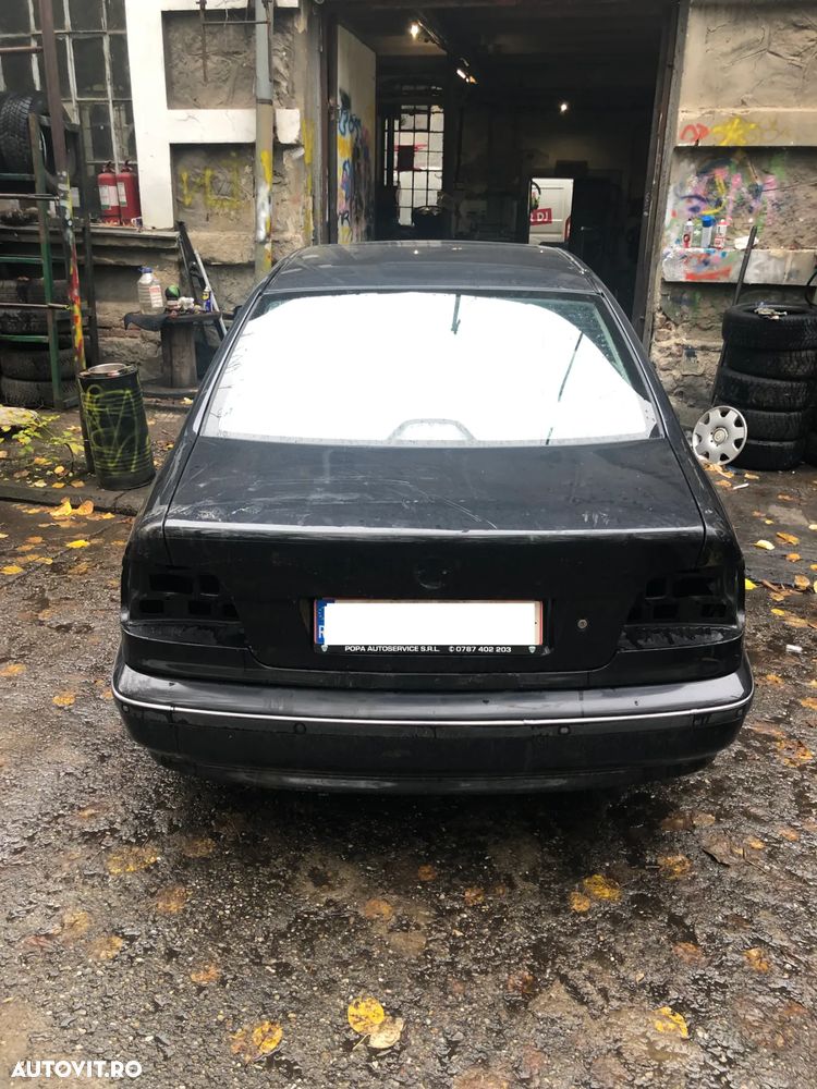 Dezmembrez Bmw Seria 5 E39 520i negru benzina an 2000 - 9