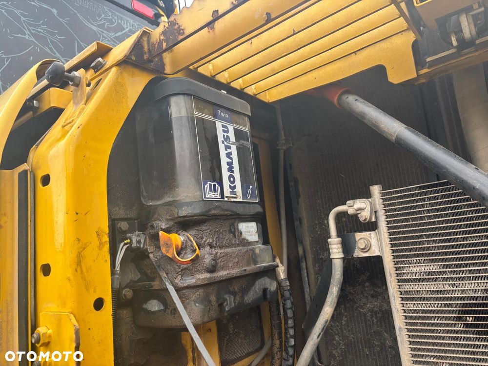 Komatsu PC240 - 8