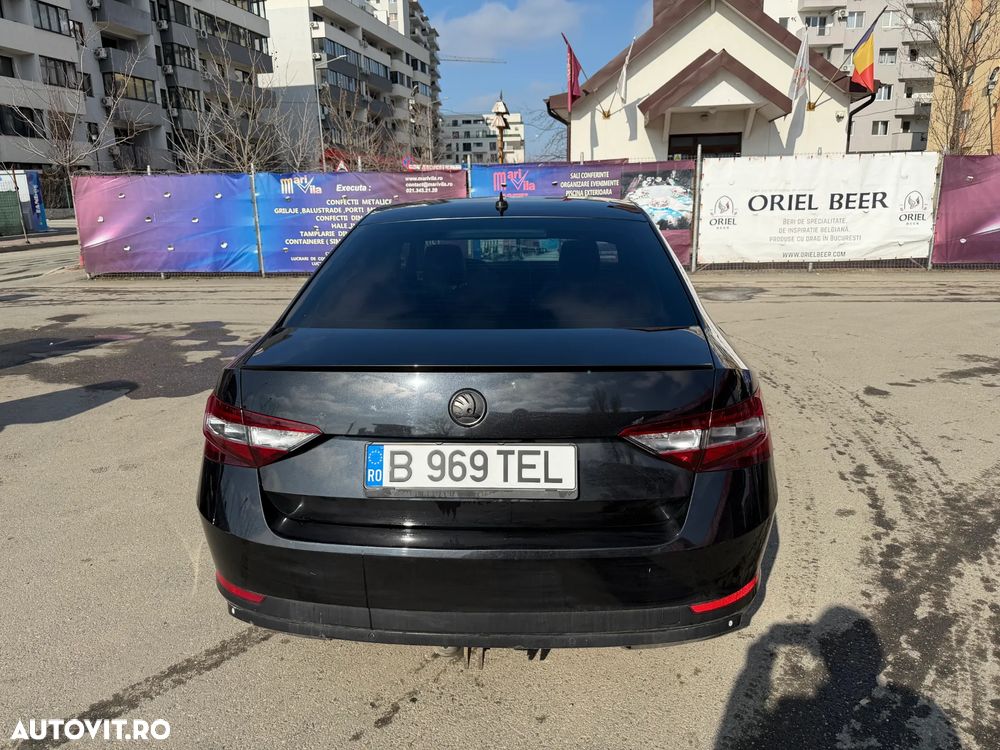 Skoda Superb 2.0 TDI DSG Ambition - 8