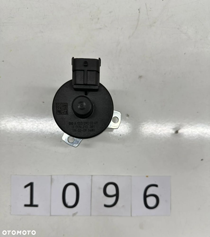 Elektrozawór pompy paliwa Mercedes Actros MP 4, A 0000900069, F00N210381 - 1