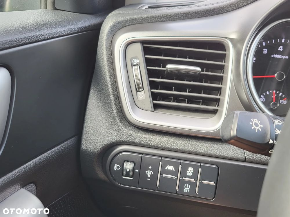 Kia Ceed 1.5 T-GDI M - 21