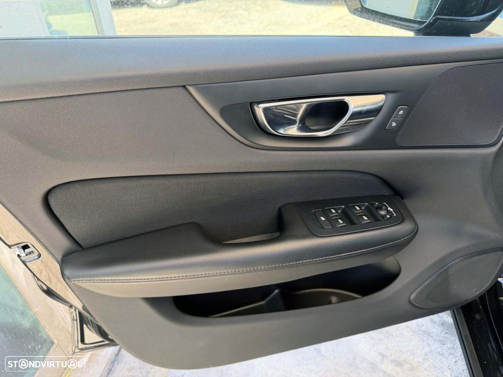 Volvo V60 2.0 T8 AWD TE Momentum Plus - 10