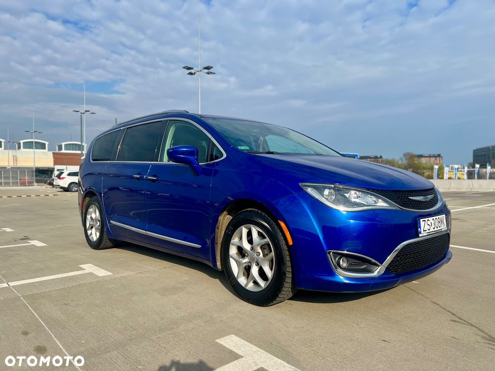 Chrysler Pacifica - 3