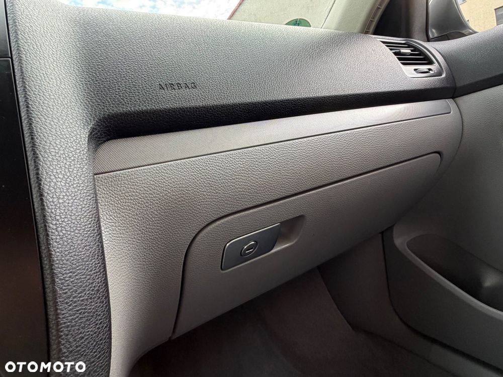 Volkswagen Jetta 1.6 Comfortline - 27