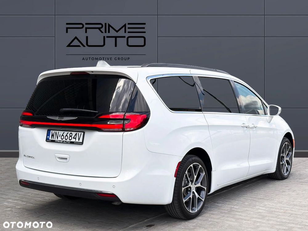 Chrysler Pacifica - 11