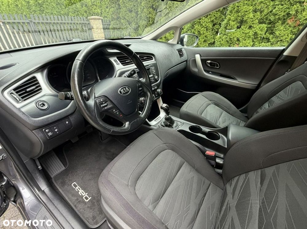 Kia Ceed - 11