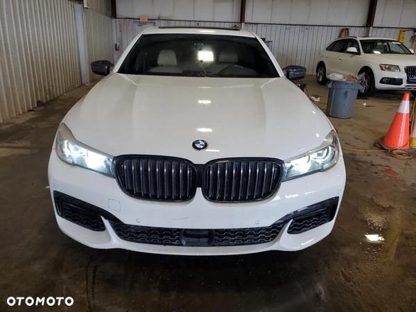 BMW Seria 7 740i