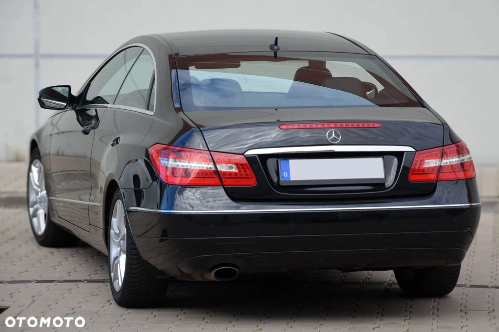 Mercedes-Benz Klasa E 250 CGI BlueEFFICIENCY Automatik Avantgarde - 22