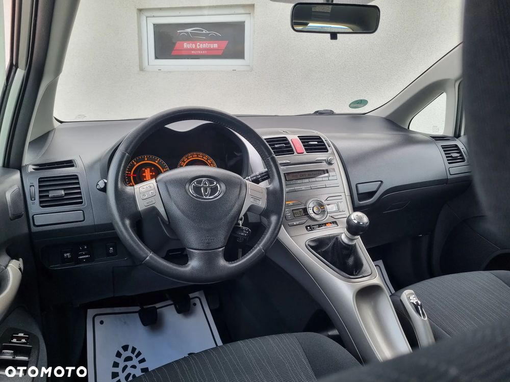Toyota Auris ver-2-0-d--4d-premium-plus - 6