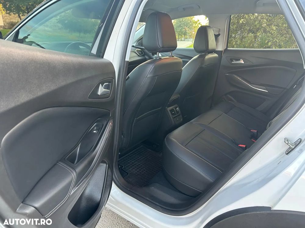 Opel Grandland X 1.6 Turbo Hybrid4 START/STOP Aut. Ultimate - 6