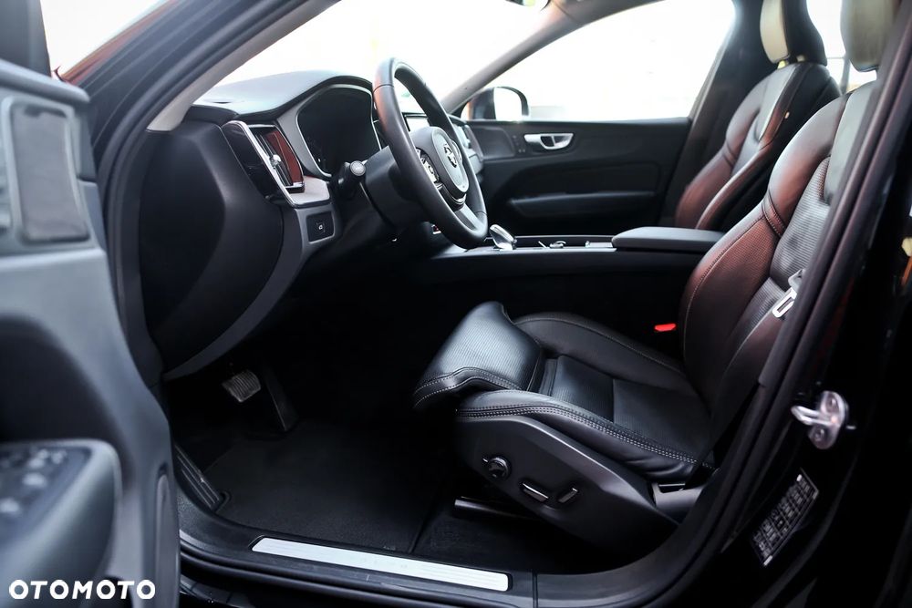 Volvo XC 60 B4 D AWD R-Design - 19