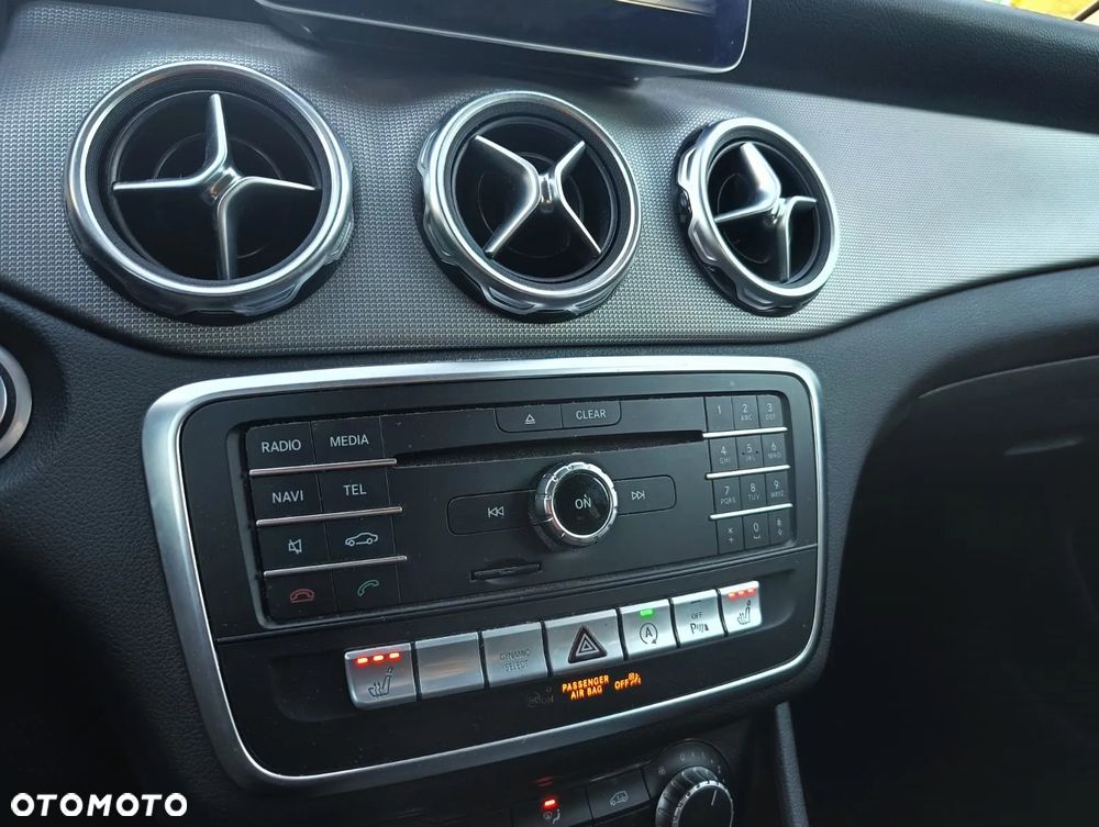 Mercedes-Benz GLA 200 Urban - 23