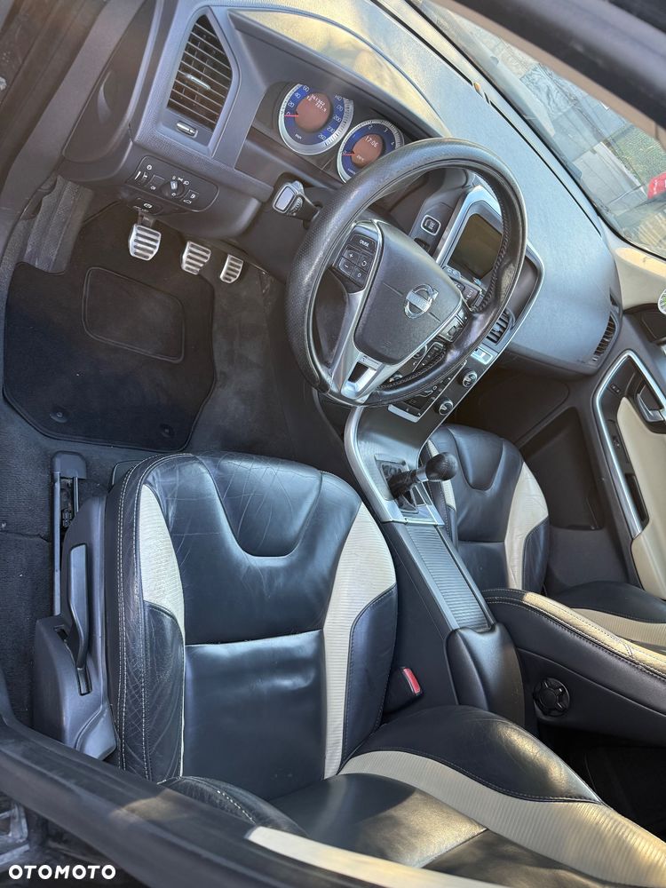 Volvo XC 60 D3 R-Design - 11